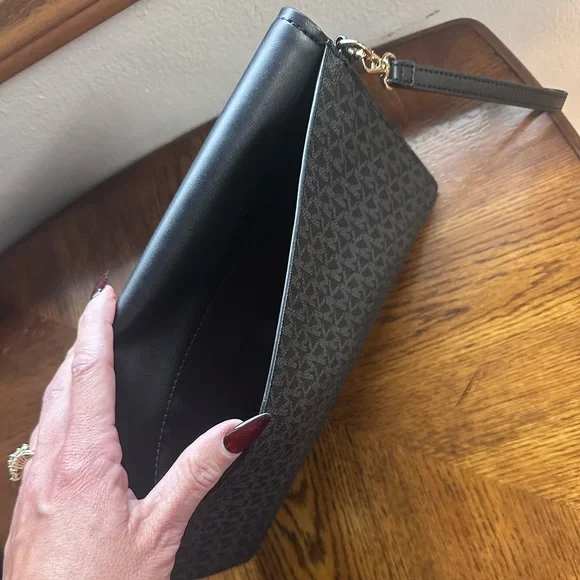 Michael Kors Clutch - Picture 6 of 6